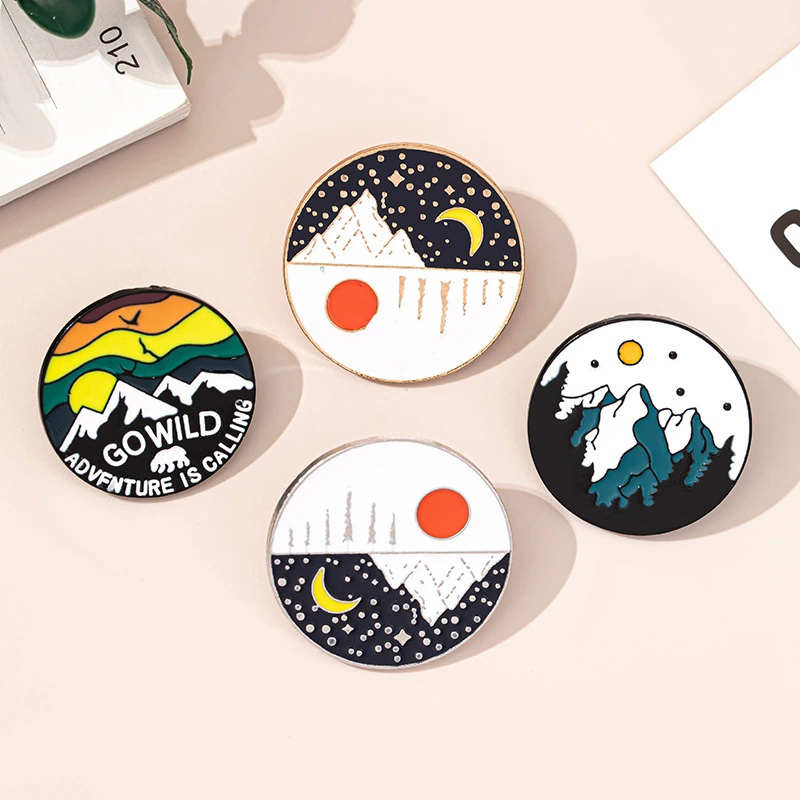 Outdoor Adventure Friends - Pin Enamel Petualangan Luar Ruangan, Pemandangan