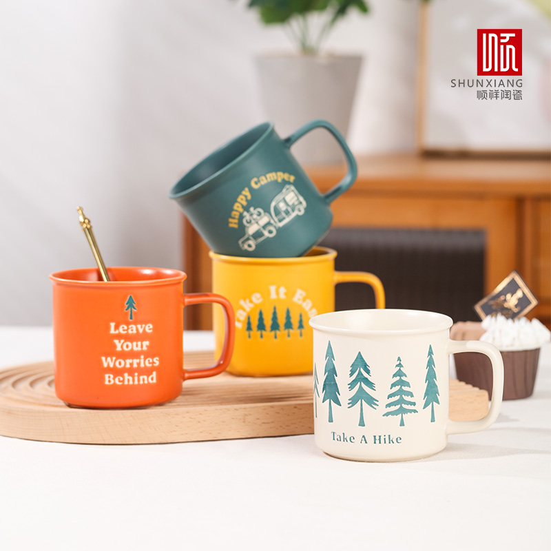 Outdoor Adventure Friends - Mug Keramik Gaya Camping SHUNXIANG Bertema