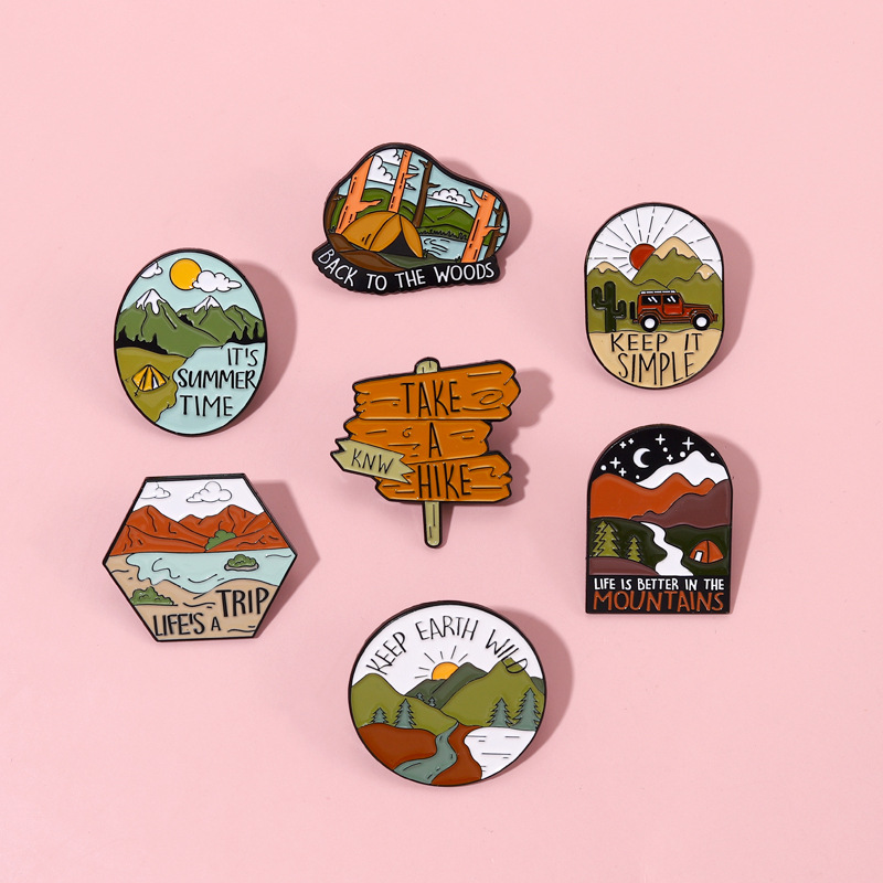 Outdoor Adventure Friends - Pin Enamel Kemah luar ruangan sesuai